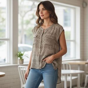 Chico’s Brown Printed High Low Blouse Size 1 Medium Short Sleeve Button Front